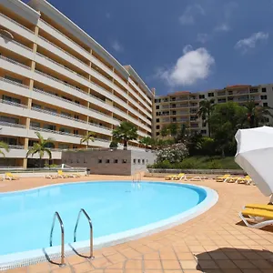 luxury-holiday-apartment-with-balcony-and-pool.madeira-islandshotels.com/